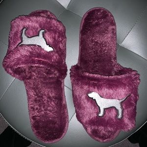 Victoria’s Secret Pink fuzzy Slippers